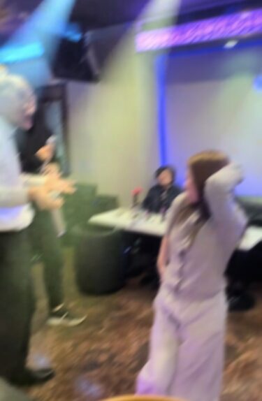 皆で歌うと楽しい