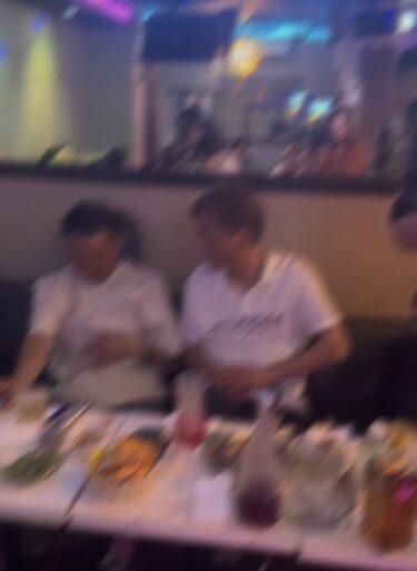 連休前夜は開放的